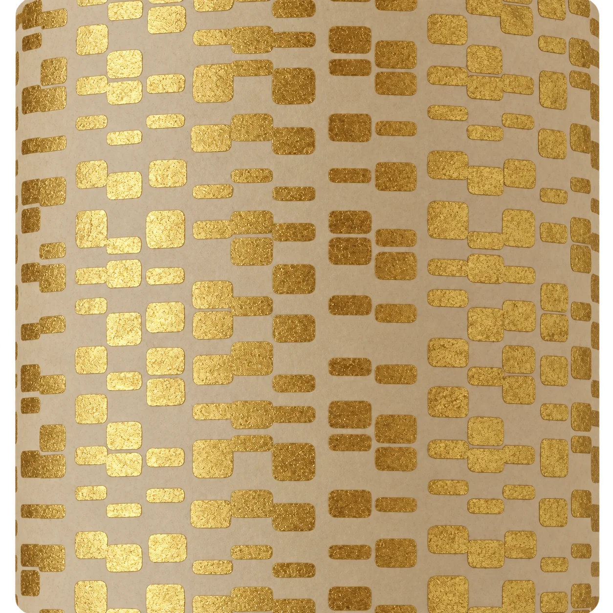 Gros plan d'un papier beige texturé orné d'un motif de petits rectangles dorés métallisés disposés en colonnes irrégulières.