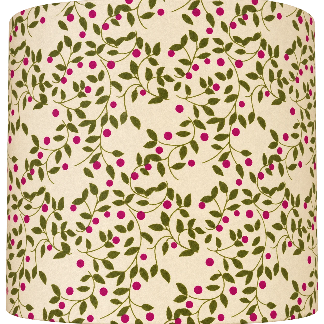 Gros plan d'un papier ou tissu à motif répété de petites branches de feuilles vertes et de baies roses sur un fond crème.