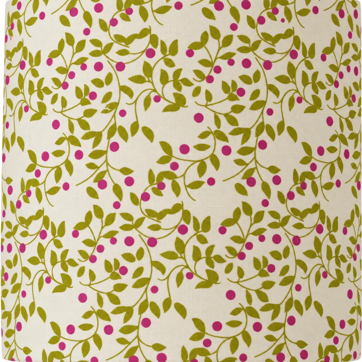 Gros plan sur un tissu crème décoré de rameaux de feuilles vert olive et de petites baies roses.