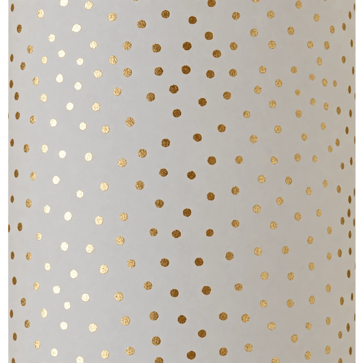 Gros plan sur une surface de couleur crème décorée de petits pois dorés irréguliers.